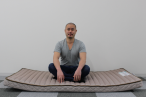 フランスベッド ラクネスーパープレミアム のレビュー 三つ折り可能なスプリングマットレス 腰痛ペディア